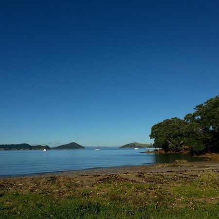 Отель Oamaru Bay Tourist Park Coromandel Экстерьер фото