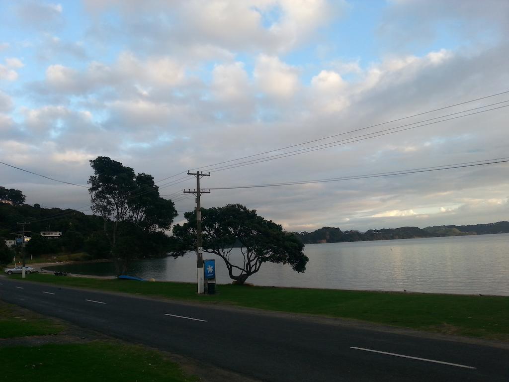 Отель Oamaru Bay Tourist Park Coromandel Экстерьер фото