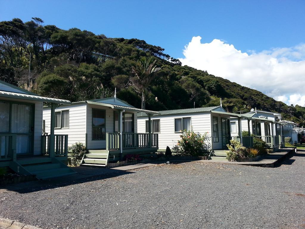 Отель Oamaru Bay Tourist Park Coromandel Экстерьер фото
