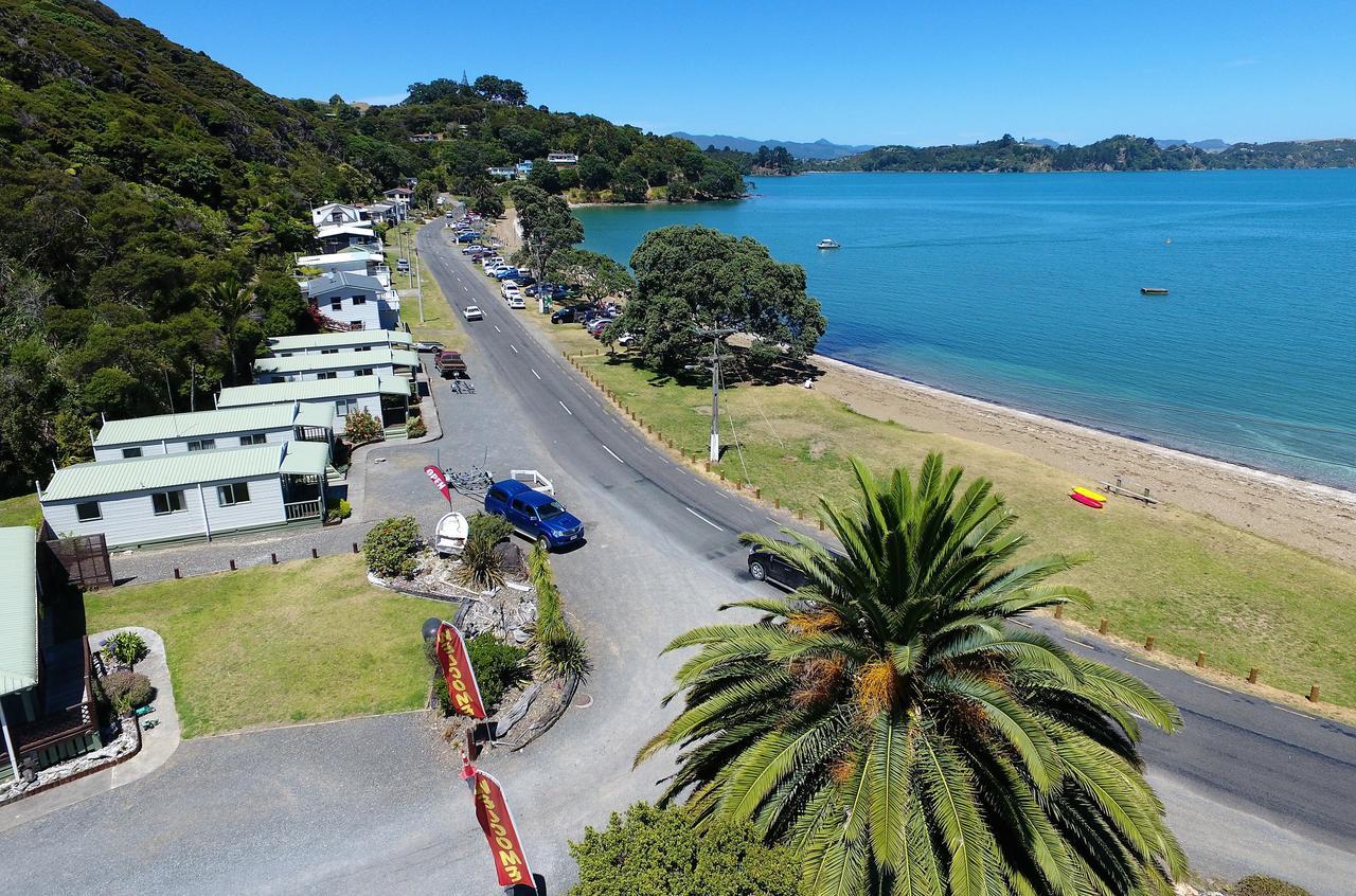 Отель Oamaru Bay Tourist Park Coromandel Экстерьер фото